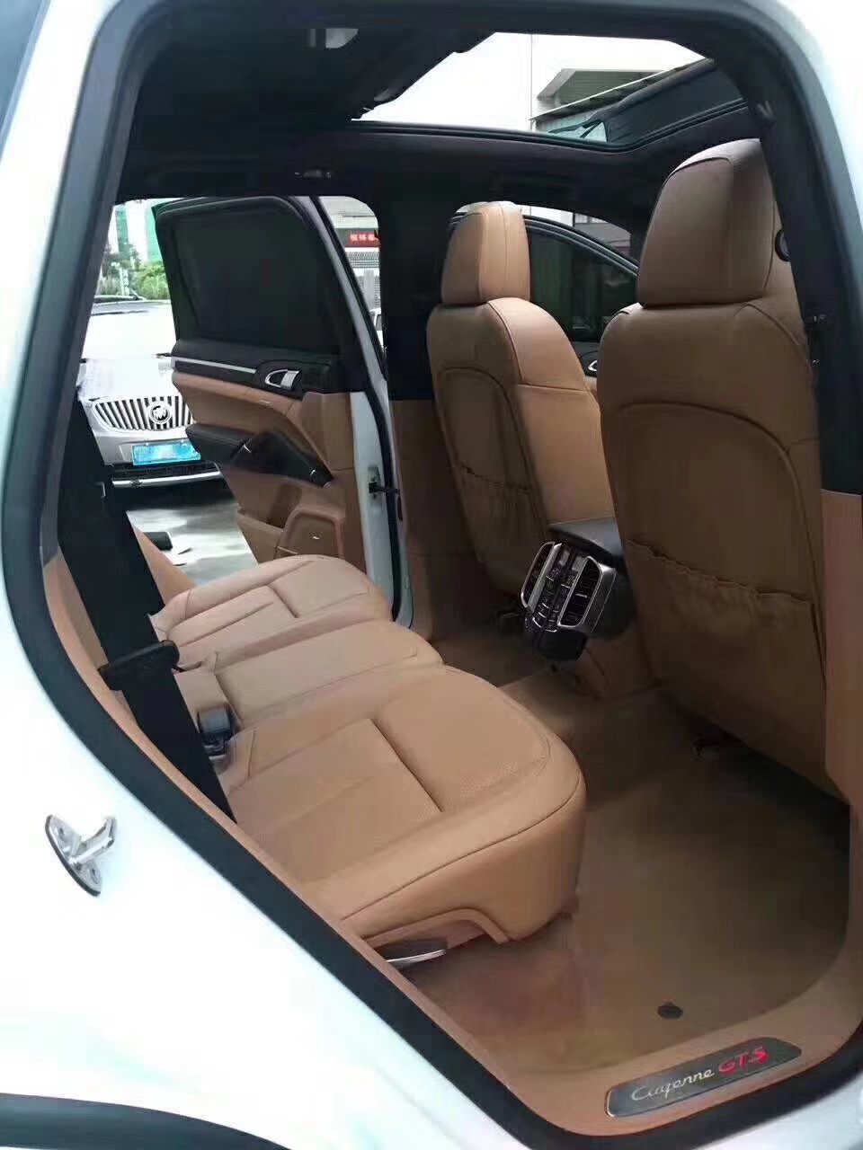 40万买下保时捷卡宴,居然还能五连发卡弯漂移