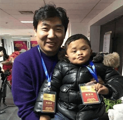 小马云正式进军娱乐圈,出行千万豪车接送,与