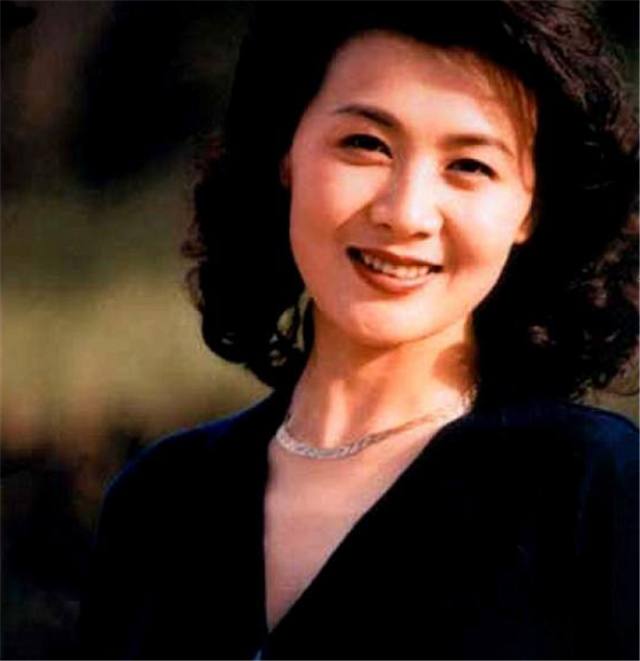 国家一级演员，年轻时坐拥豪车，但在41岁去世，留下一周岁儿子！