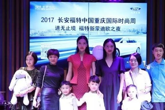 蒙迪欧遇上小模特，让南滨路的夜与众不同