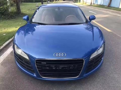 三十万买下奥迪R8