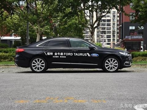 长近5米，6.7秒破百，标配全景天窗，还买什么大众迈腾