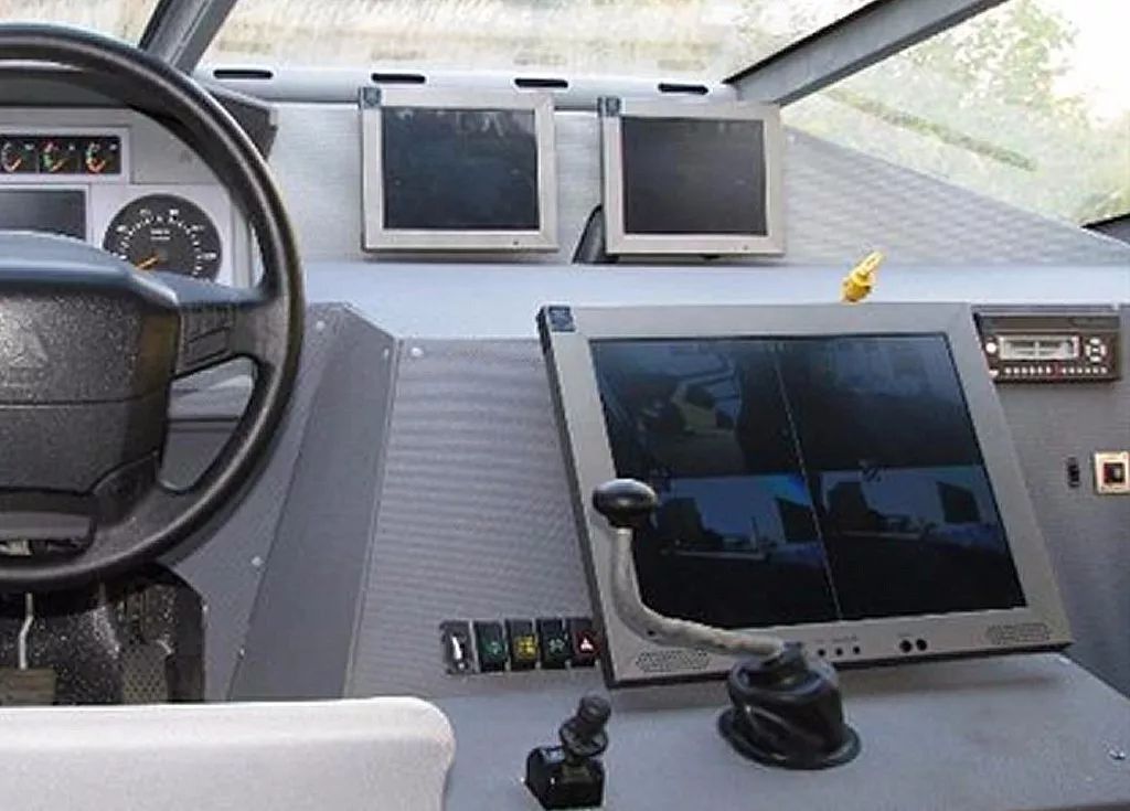 战斗民族果然强悍!越野车都能改成“飞船”