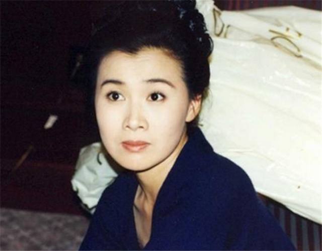 国家一级演员，年轻时坐拥豪车，但在41岁去世，留下一周岁儿子！