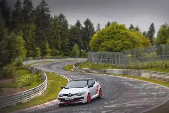 建完跑道还要弄五级无人驾驶，这个品牌要开始“飞奔”了？