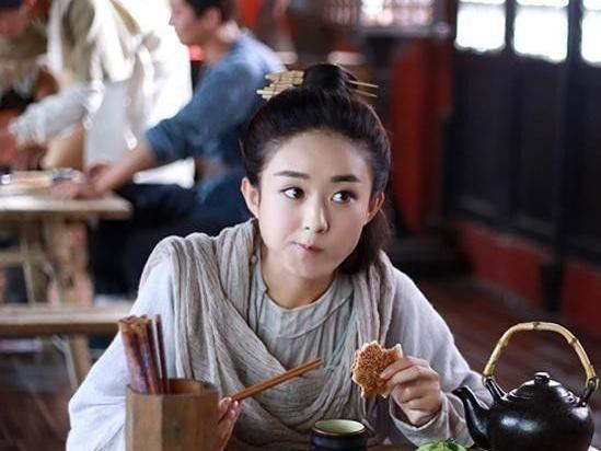 昕看到葡萄眼睛就亮了,但仍比不上王源. 来自凯儿娱乐