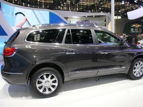 车身5.1米，比奥迪Q7还要长，配全时四驱+全景天窗，不输BBA