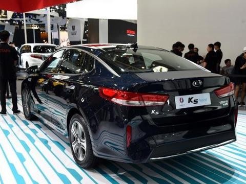 连凯美瑞双擎都礼让它三分，最低油耗4.8