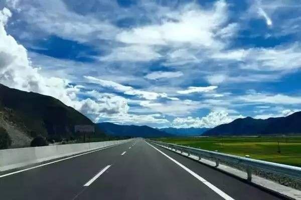 这条高速不收费 还有一大波妹纸求顺风车