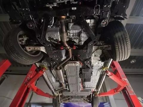 管线裸露铁油箱，秦100悬架升级，模仿了凯美瑞