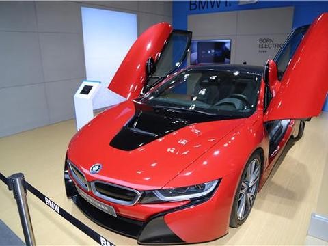 独家实拍！宝马i8质子红限量版，秒杀法拉利不是开玩笑！