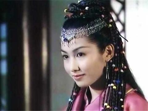 她们3个都是当年女神，今个个身价不菲豪车出行，但容貌已老去！