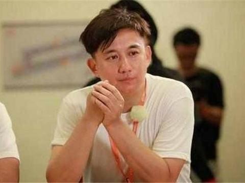 他6岁就出道，令邓超和谢娜都委屈过，今46岁豪车出行生活美满！