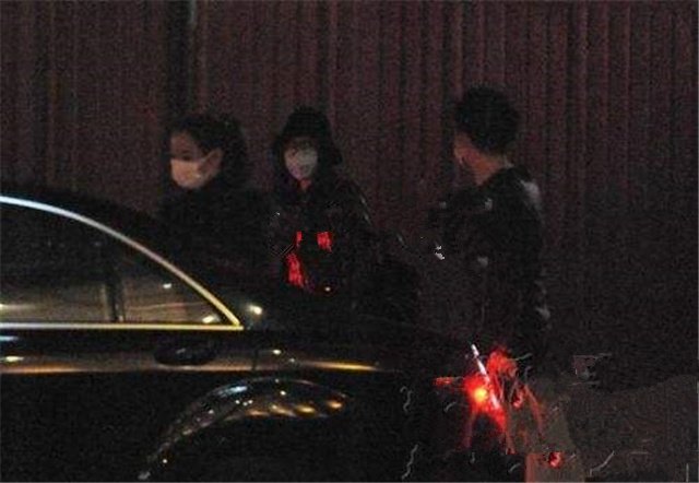 她上过3次春晚，丈夫与父母相继去世，今50岁豪车出行坚强生活！