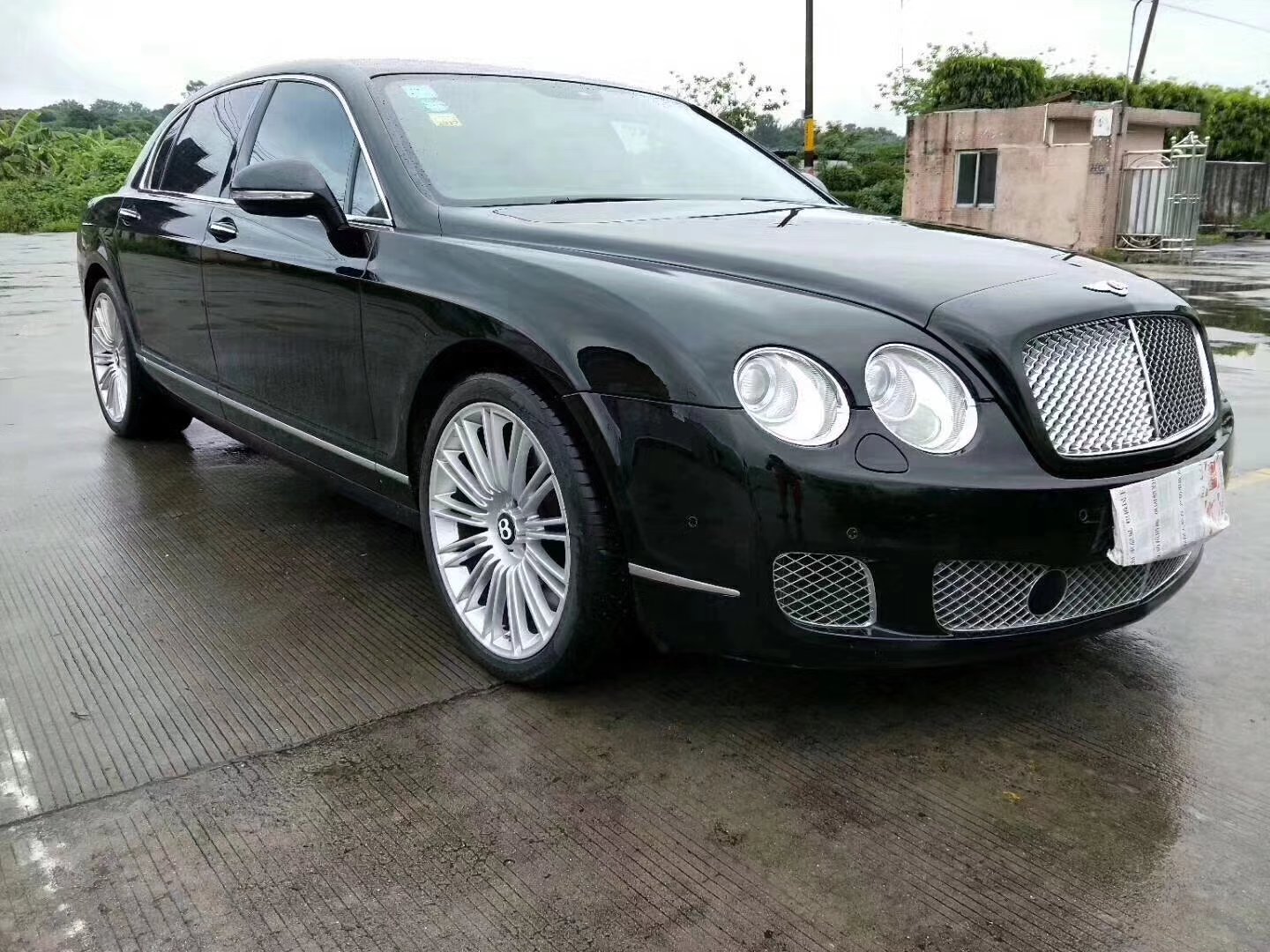 60万买下宾利飞驰,接送孩子却被老师骂炫富!