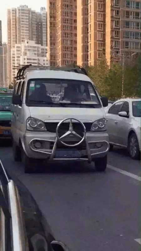 被玩坏的车标让我见识了面包车中的奔驰最尴尬的是劳斯莱斯