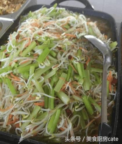 儿子食堂的饭菜，这样一碗饺子，要10元，这也太贵了