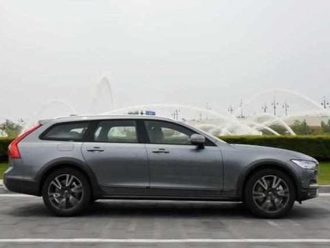 自带的双人床，全时四驱，这款车让你放弃SUV和轿车这两类车型