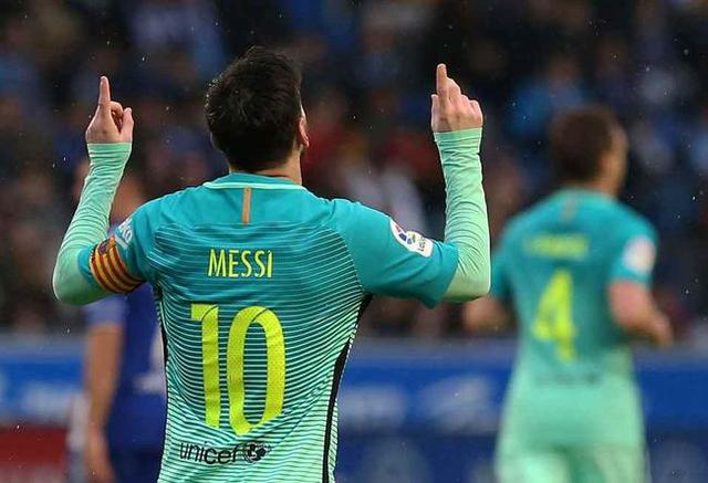 历史上球衣号码相同的球员组成一只足球队,哪