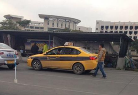 手动挡学问多，自动挡就能随意开了吗？