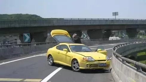 高速堵车?老司机都这样踩刹车,安全又省油!