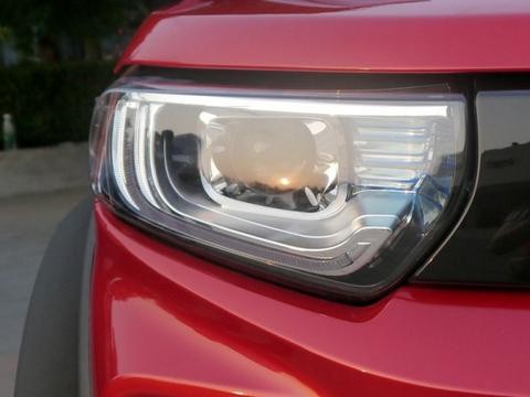 新能源扛把子，无框车门30分钟充满80％的电，车内三块液晶屏