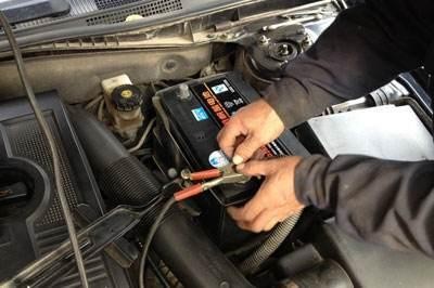 国庆出远门不开车，掌握这几个小细节，轻轻松松电瓶多用几年！