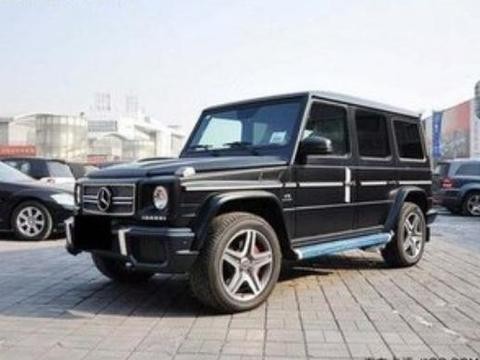 土豪开380万的豪车不上牌却写了这个挑衅交警，结局让路人笑了