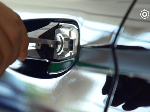 智能钥匙失效找不到感应位置？福特金牛座这位置隐藏很深