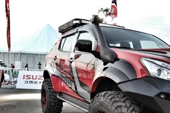 比猛禽、坦途帅多了！看看五十铃的大动作