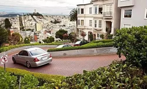 高速堵车?老司机都这样踩刹车,安全又省油!