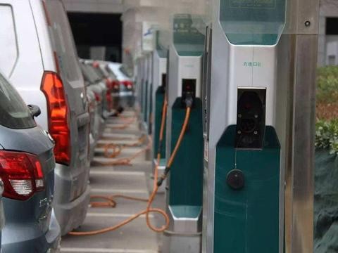 一算吓一跳，如果只卖新能源车，一天会用多少电？这结果，尴尬了