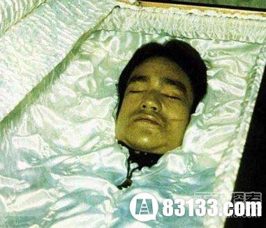 揭秘李小龙的死亡背后那些不可告人的秘密！