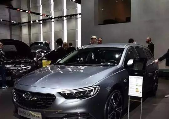 新君威也出了旅行版，空间大到惊人，旅行车真就这么火？