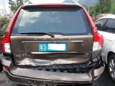 撞了几十次也没事，车祸就像是打广告，百万豪车仅有它能做到