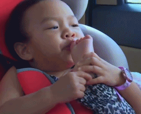 甜馨的魔怔表情包,瞬间网络爆红了,成了真正的全民网红.