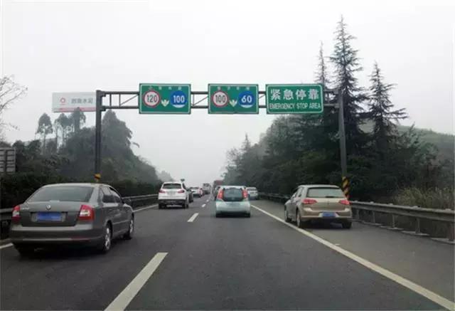 堵车就走应急车道,都是什么心理?请别对号入座