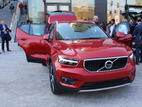 别猜了，沃尔沃XC40实车亮相，20多万还买宝马X1和奔驰GLA吗？