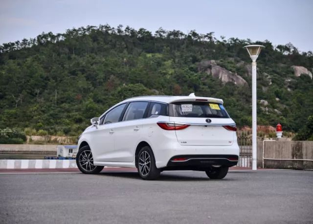 别老盯着7座SUV了,二胎车其实可以这么选