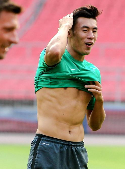 中国足坛最强壮的球员,一人身材比肩C罗,恒大