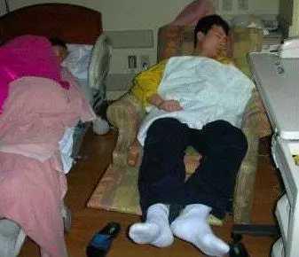 到国外生孩子好?一对夫妇花20多万到国外产子