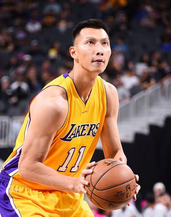 如果勇士和尼克斯给易建联邀请,阿联会重回nba吗?