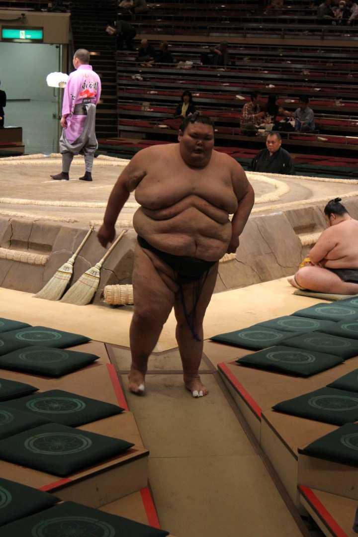日本女人兴趣特殊 专爱300斤以上的大胖子 每天都很幸福