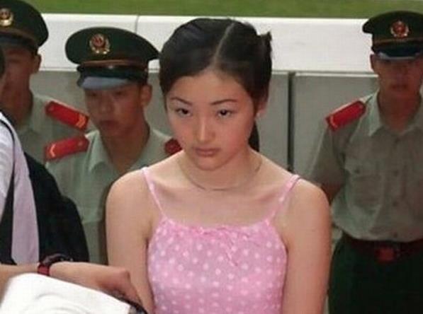 年仅20岁的漂亮贩毒女，行刑前提出一特殊要求，众人均感到脸红