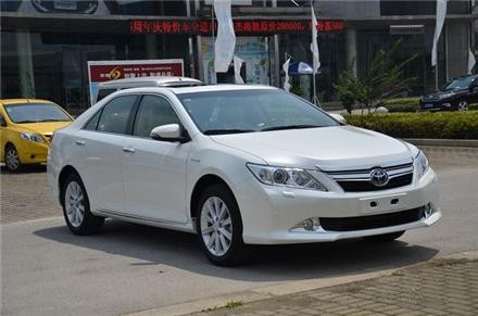 日系车丰田被军车剐蹭，士兵下车后一个行为，让车主不再追究！