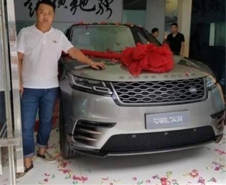 路虎星脉刚买一天，第二天中控就留下上千个指纹！车主后悔地想哭