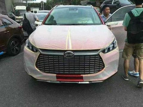 实拍比亚迪全新SUV，高逼格电子档把，内饰豪华不输奔驰，真要火