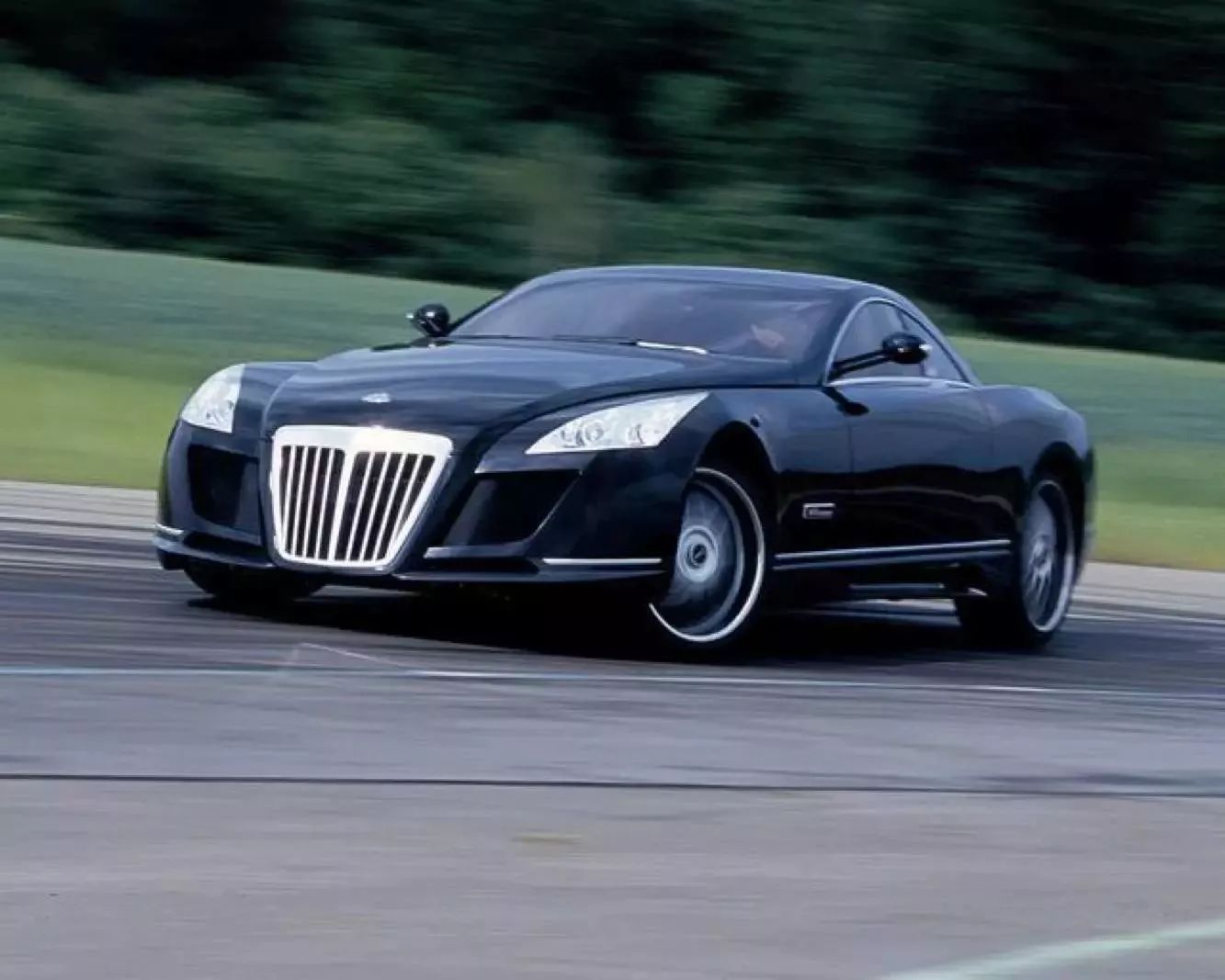 车越重,越安全?那开这些车上路连坦克都不怕!