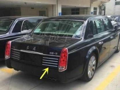 小区楼下停两辆国产车，周围却没人敢停车，劳斯莱斯都绕着它走！