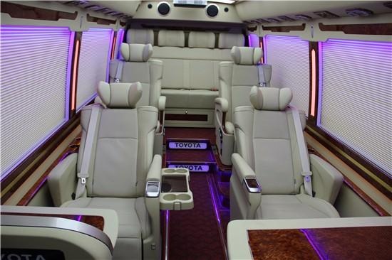 这款普通中巴,丰田考斯特 竟然成了大巴车的标杆,打开车门秒懂